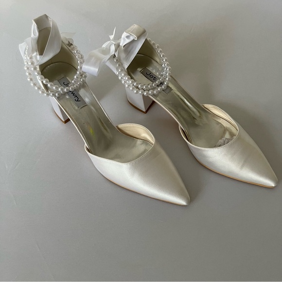 Elegant White Wedding Heels with Pearl Ankle Strap- Size 9 - Picture 2 of 12